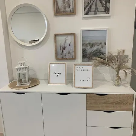 Con Piscina En El Centro De Apartment *