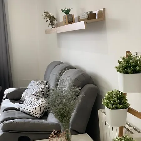 Con Piscina En El Centro De