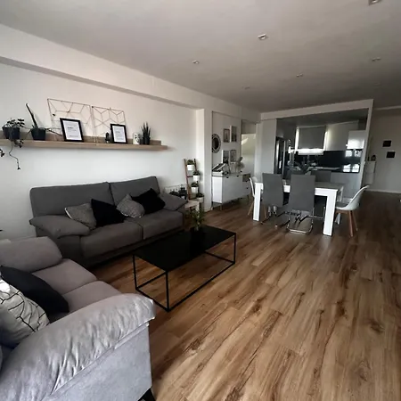 Con Piscina En El Centro De Sanxenxo