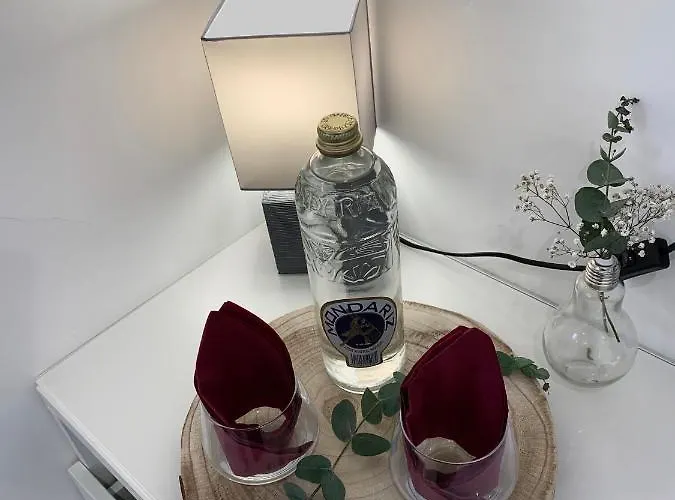 Con Piscina En El Centro De 산신소