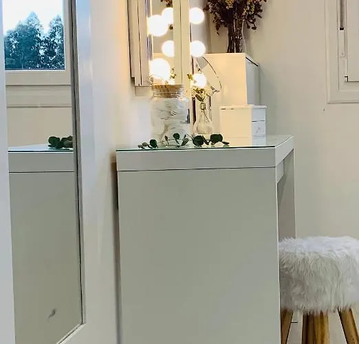 Con Piscina En El Centro De Appartement