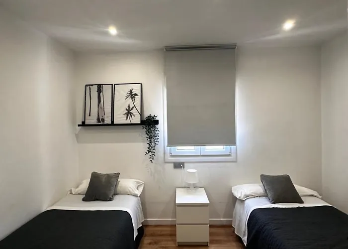 Con Piscina En El Centro De * Санхенхо