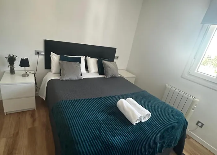 Con Piscina En El Centro De 아파트