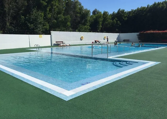 Con Piscina En El Centro De Appartement